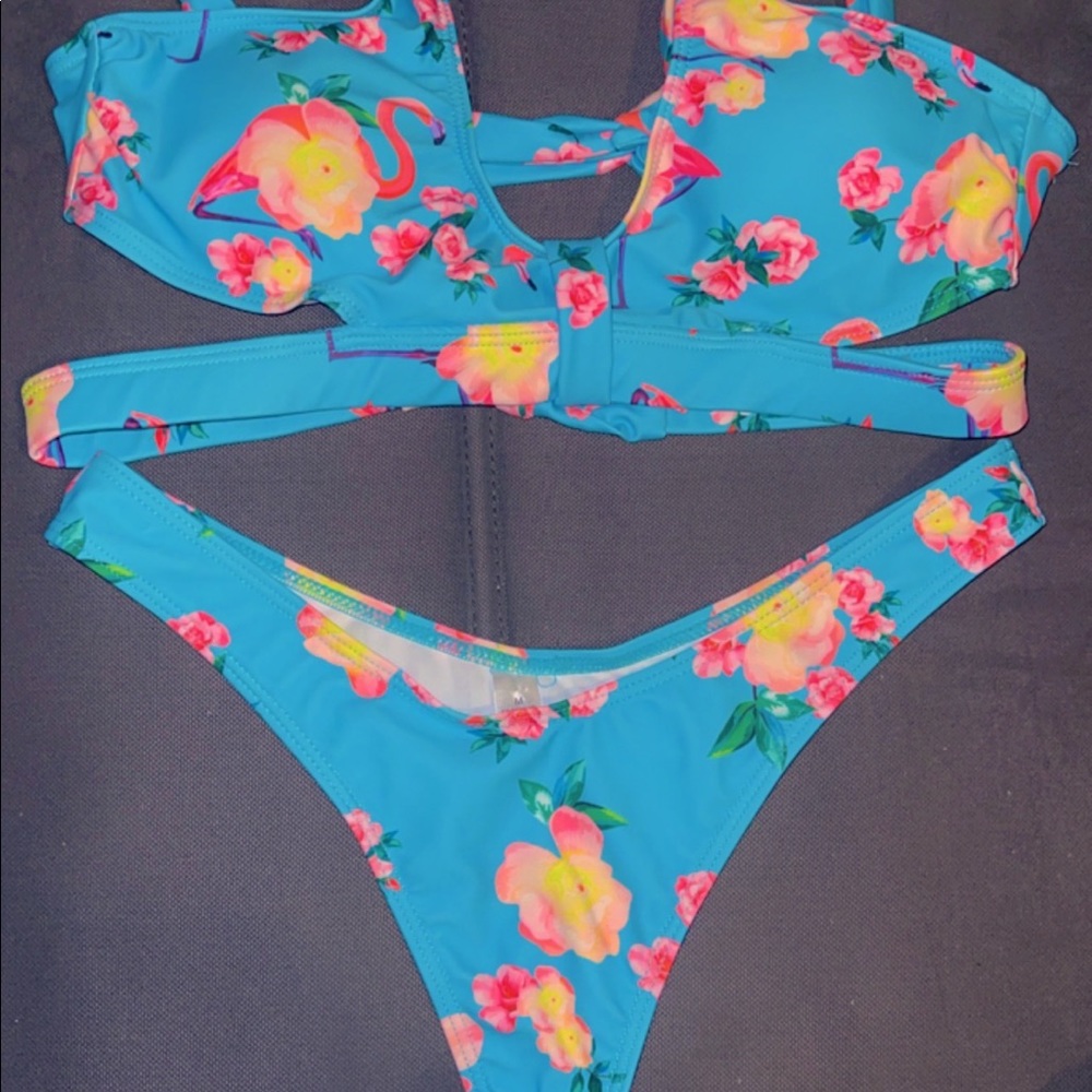 Two Pieces - Picture 3 of 4